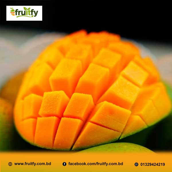 হিমসাগর আমের ক্লোজআপ ছবি মিষ্টি ও সুস্বাদু ফল